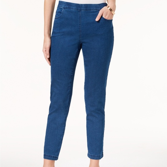 Karen Scott Petite Pull-On Jeans Medium Wash, NWT - Picture 2 of 2